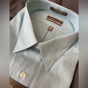 Brand new Van Heusen, fitted men’s dress shirt.